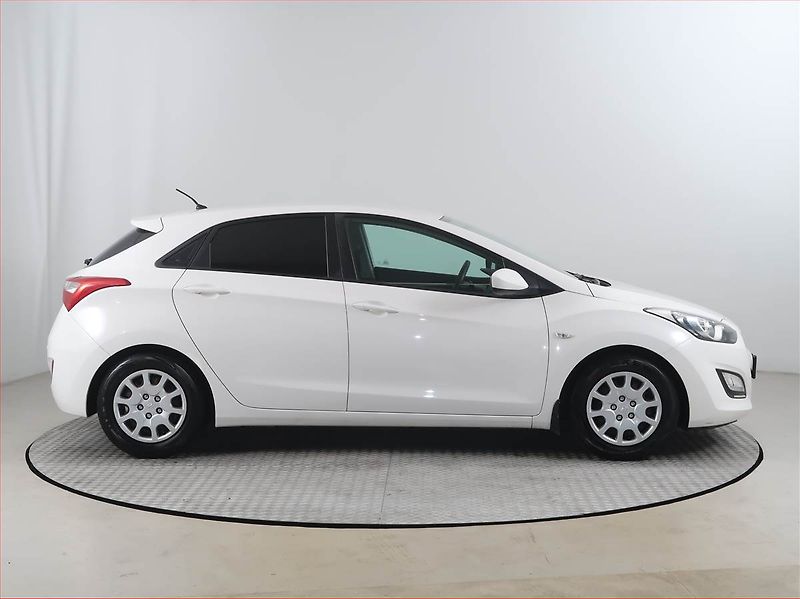 Hyundai i30 (2013) 1.4 CVVT, Park. senzory - fotka 6 z 14