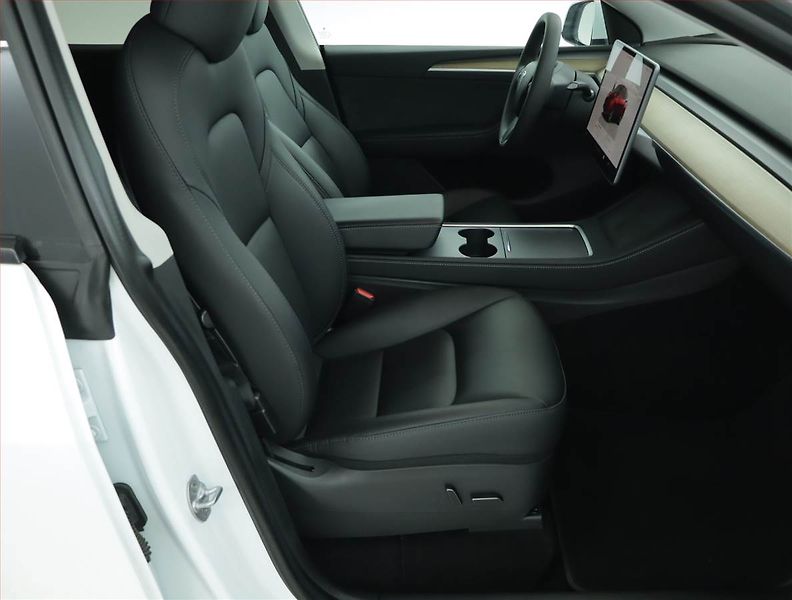 Tesla Model Y (2023) RWD LFP 60kWh, SoH 96% - fotka 9 z 20