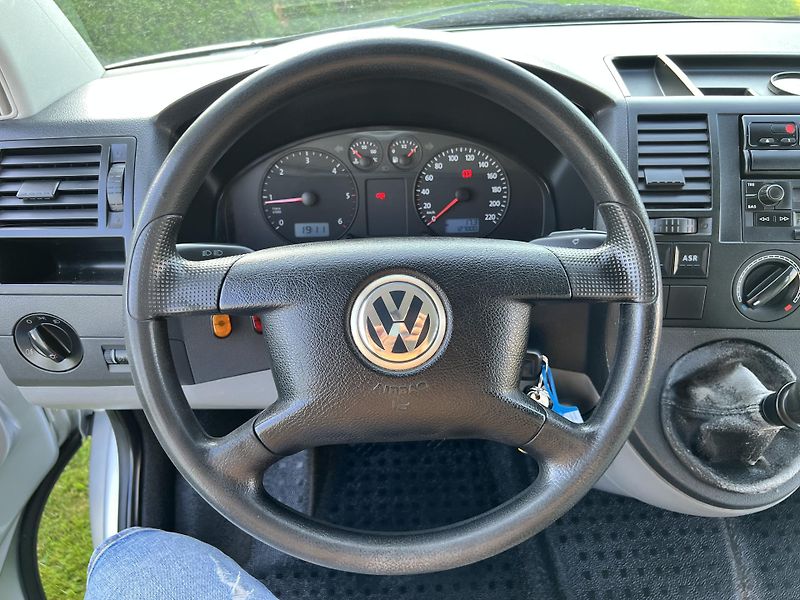 Volkswagen Transporter 1.9TDI 77KW,6MÍST,1MAJ,127TKM - fotka 31 z 45