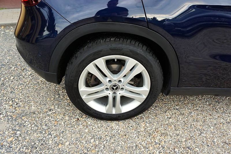 Mercedes-Benz GLA (2018) 2,0 220 135 kW - fotka 13 z 60