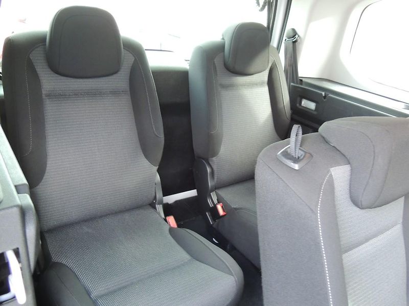 Toyota ProAce City Verso (2023) 1.2T,81kw,Family,7míst,1maj.ČR - fotka 59 z 76
