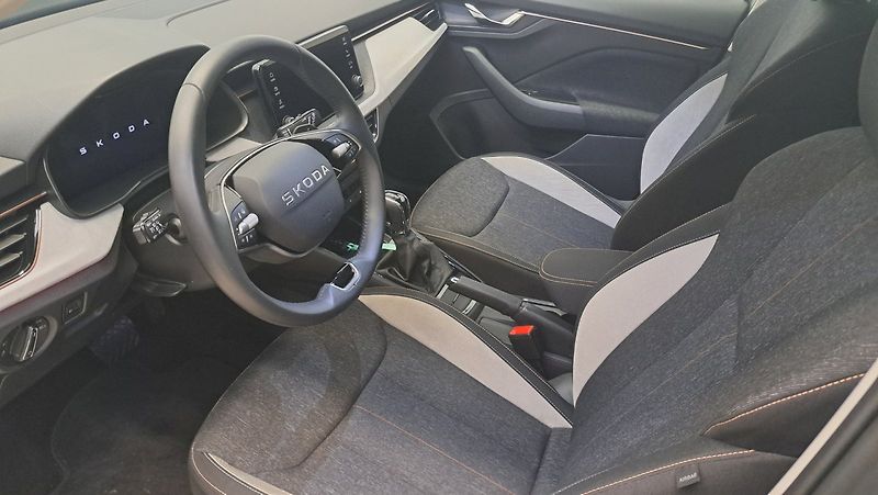 Škoda Kamiq (2025) Top Selection 1,0 TSI 85 kW DS - fotka 11 z 23