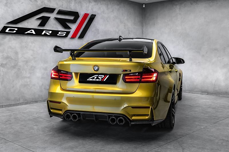 BMW M3 Individual, manual, keramiky - fotka 6 z 19