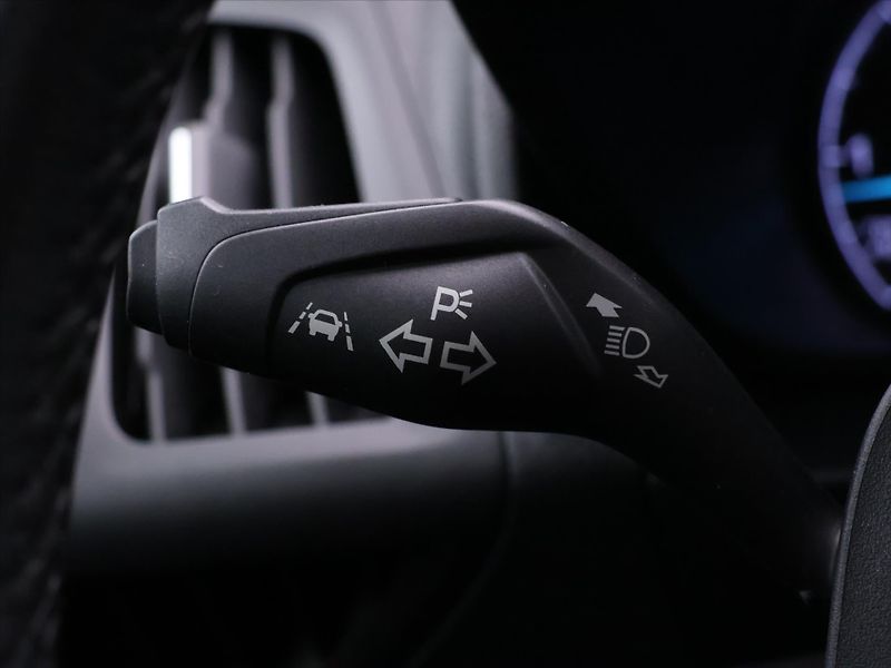 Ford Tourneo Connect 1,5 EcoBlue 88kW CZ DPH - fotka 20 z 38