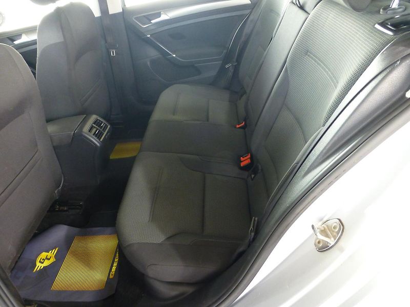Volkswagen Golf (2013) 1,6TDI*81KW*VYHŘ.SEDADLA* - fotka 14 z 26