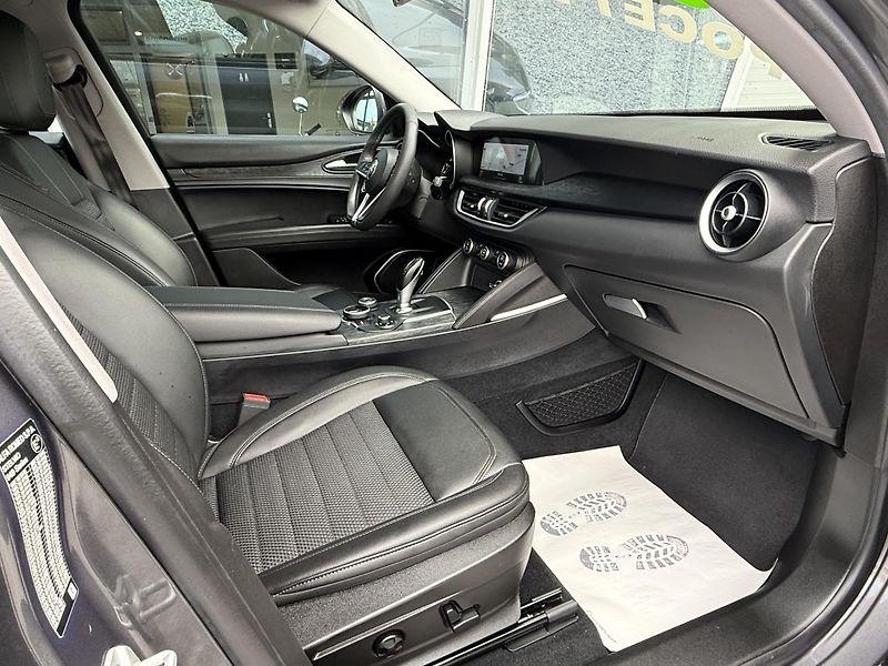 Alfa Romeo Stelvio 2,0T Q4 280PS 4x4 Automat - fotka 23 z 40