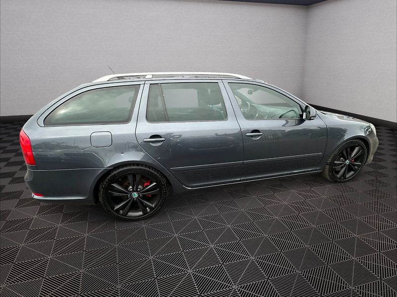 Škoda Octavia (2011) RS 2,0TDI - fotka 8 z 32