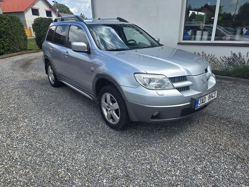 Mitsubishi Outlander (2005) 2.4 i 4x4 - fotka 1 z 28
