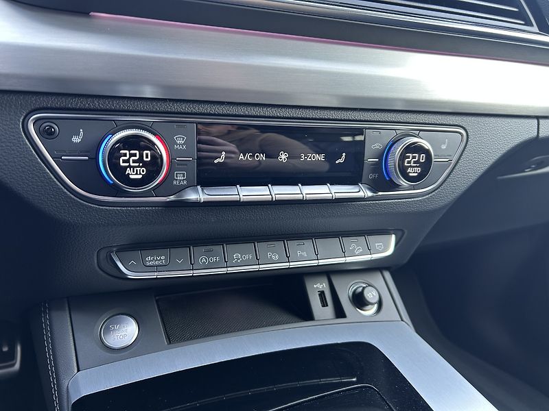 Audi Q5 S line 40 TDI quattro ZÁRUKA - fotka 30 z 40