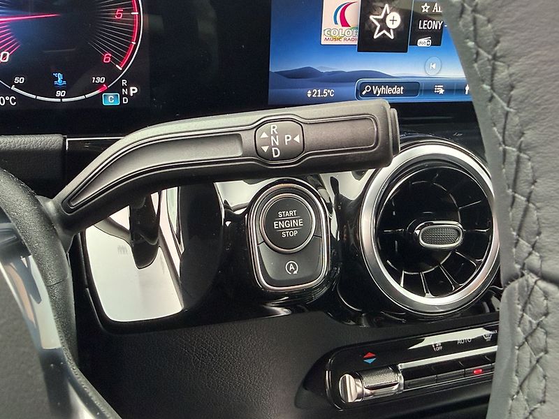 Mercedes-Benz GLA 180 d - fotka 20 z 30