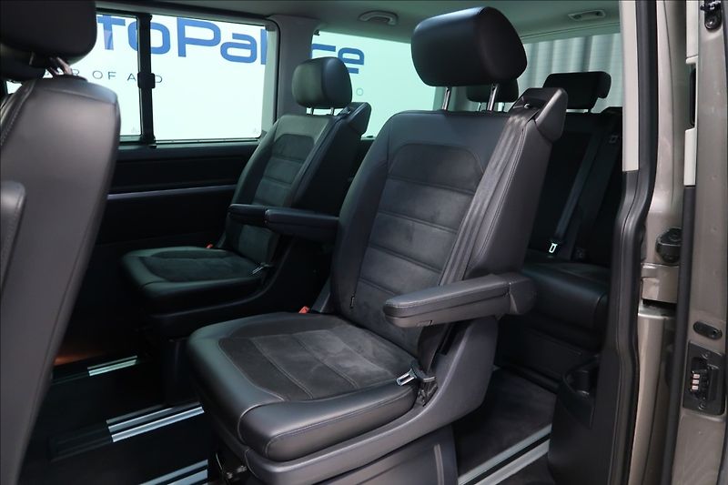 Volkswagen Multivan 2,0 TDI DSG 4MOTION HIGHLINE - fotka 31 z 45