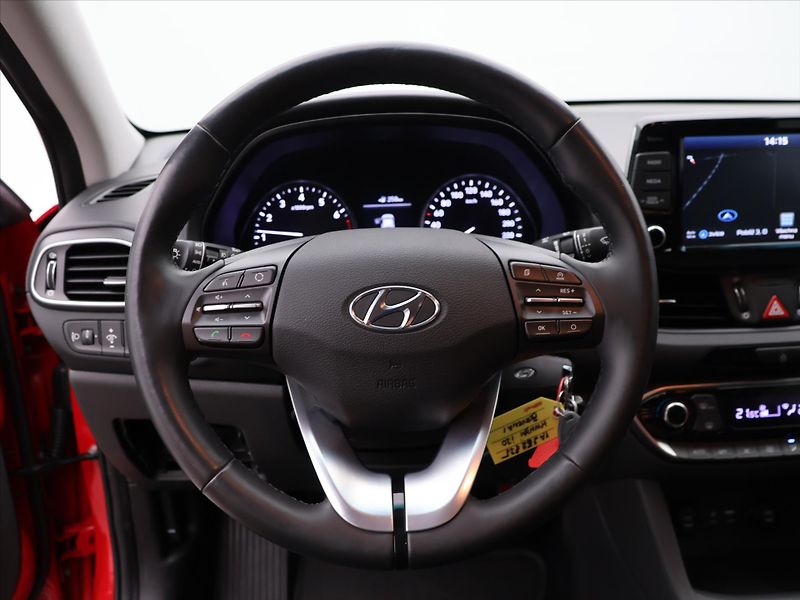 Hyundai i30 1,4 T-GDI 103 kW Style Fastbac - fotka 16 z 33