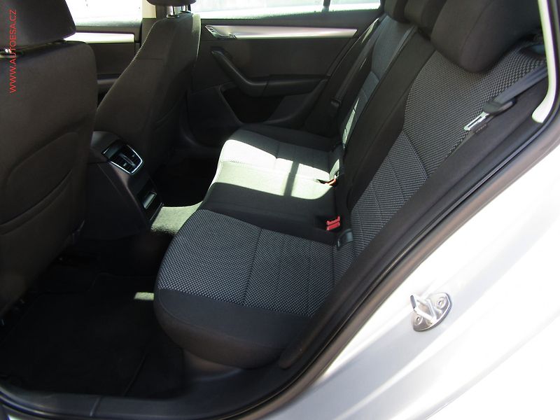 Škoda Octavia (2014) 2.0 TDi 4x4, AC, TZ, park - fotka 10 z 18