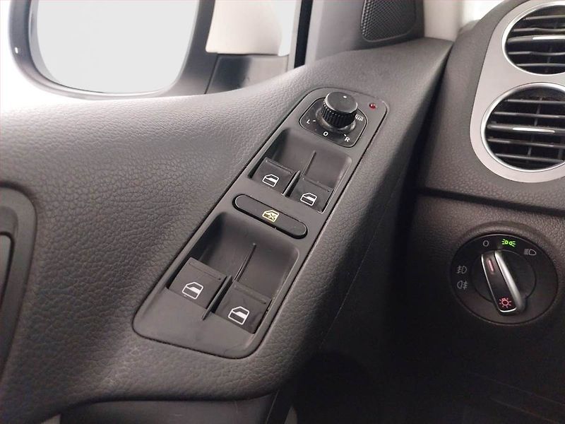 Volkswagen Tiguan (2011) 1.4 TSI, Serv.kniha - fotka 16 z 17