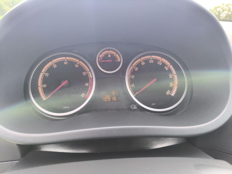 Opel Corsa (2007) 1.4 1.MAJITEL,SERVISNI KÍŽKA - fotka 19 z 33