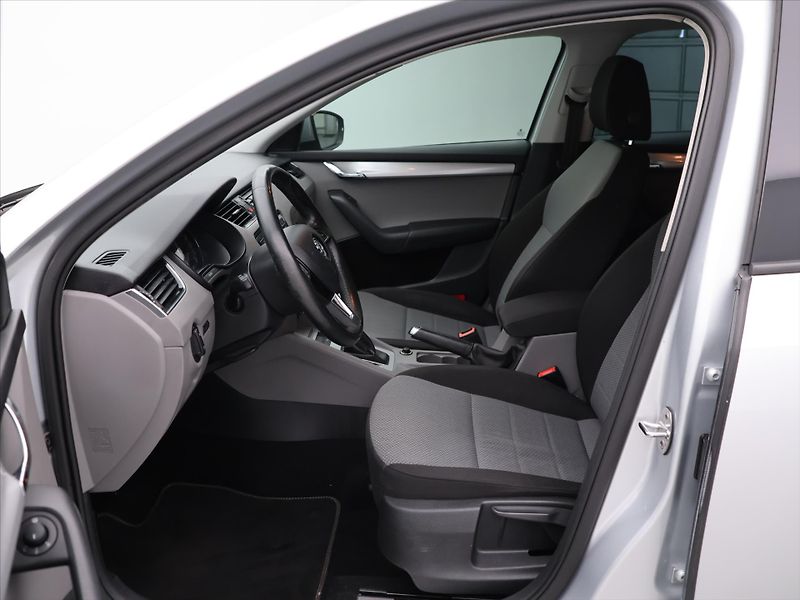 Škoda Octavia 2,0 TDI 110kW DSG Navi DPH - fotka 10 z 26