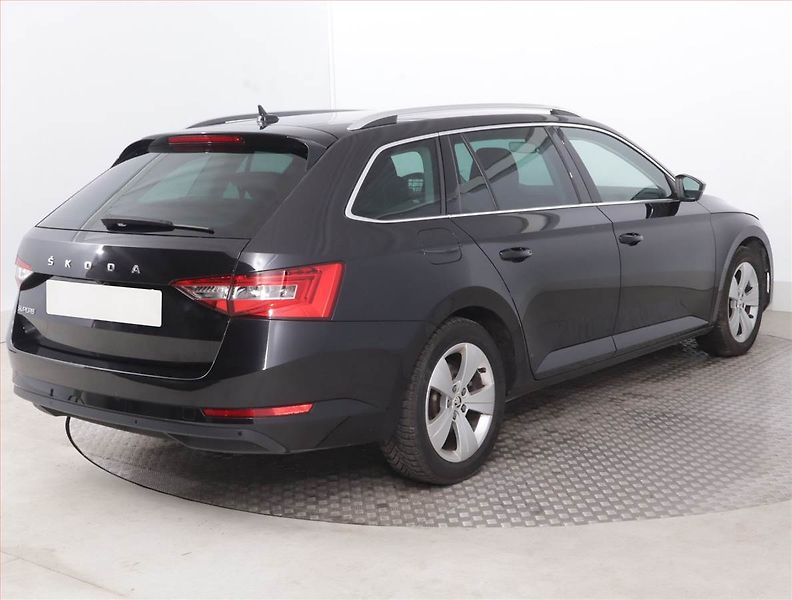 Škoda Superb (2021) 1.5 TSI, Automat, Serv.kniha - fotka 5 z 16
