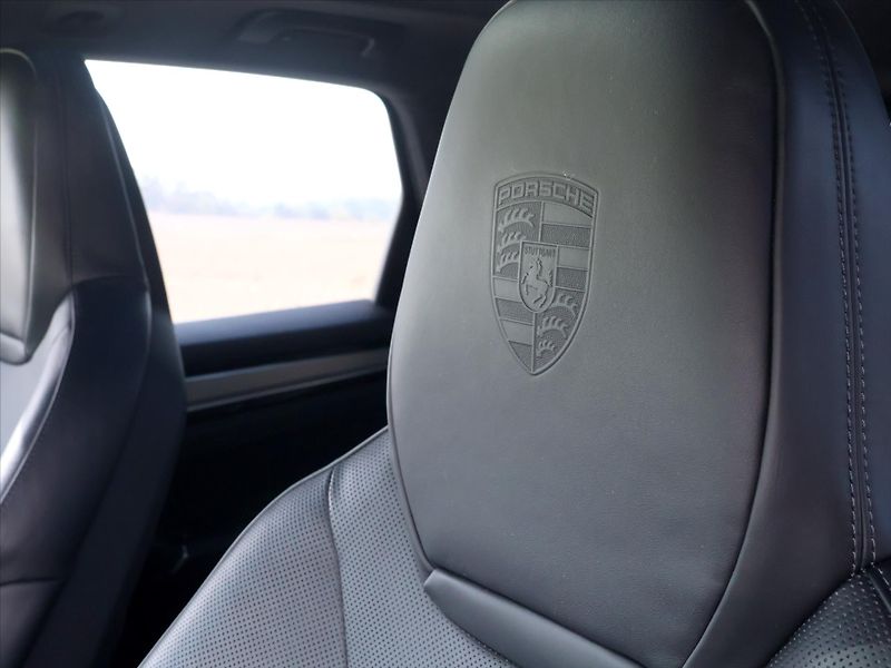 Porsche Cayenne 3,0 EHV 340kW Platinum DPH - fotka 21 z 48