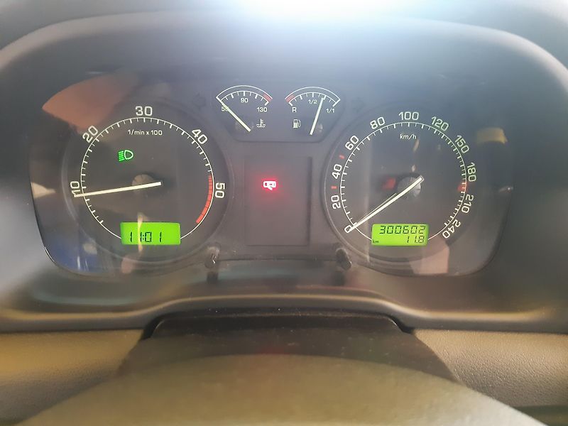 Škoda Octavia 1.9 TDI KLIMA TAŽNÉ - fotka 11 z 17