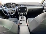 Volkswagen Passat (2017) 2.0 TDi, Highline, LED, navi - náhled 8