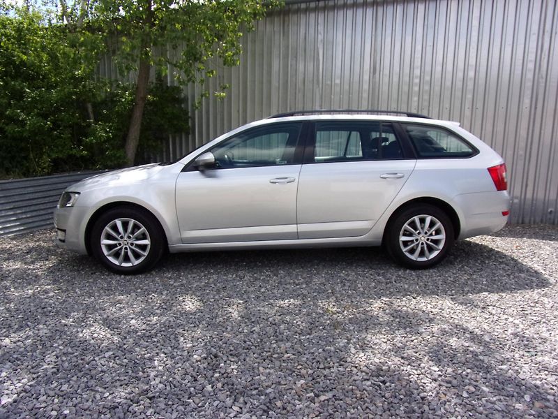 Škoda Octavia 1.6TDi81kW DPH ČR 1.MAJ. 2xKOL - fotka 8 z 23
