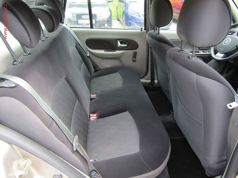Renault Thalia (2010) 1.2i, ČR - fotka 10 z 15