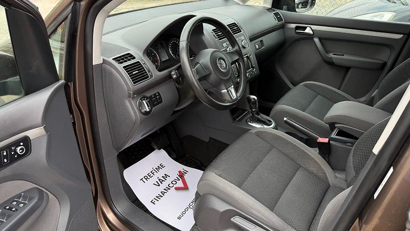 Volkswagen Touran (2012) 1.4TSi 103kW *DSG*Navi*Tažné* - fotka 8 z 23