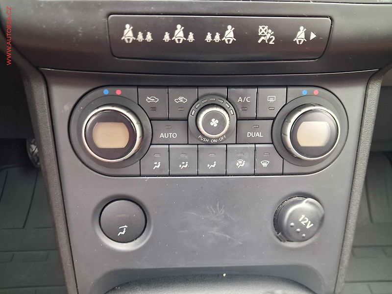 Nissan Qashqai (2007) 2.0i, Tekna, navi - fotka 13 z 18