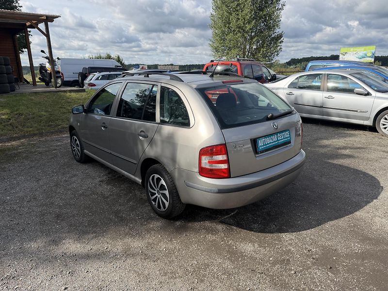 Škoda Fabia 1.2i - fotka 8 z 20