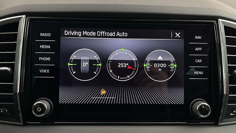 Škoda Karoq 2.0 TDI DSG 4x4 Style - fotka 26 z 30