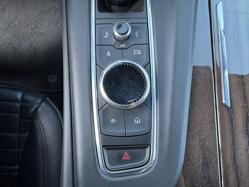 Cadillac Escalade 6,2 Sport Platinum MAX VÝBAVA! - fotka 41 z 51