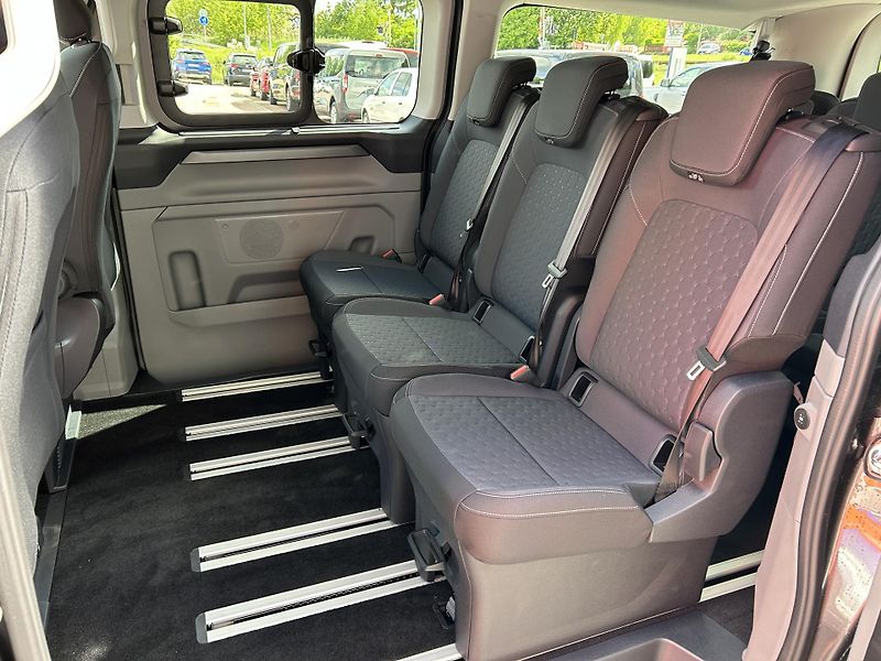 Ford Tourneo Custom Titanium L2 2.0 EcoBlue 110 kW - fotka 8 z 29