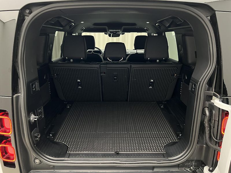 Land Rover Defender 110 D300 X-DYNAMIC SE AWD AUT  - fotka 5 z 43