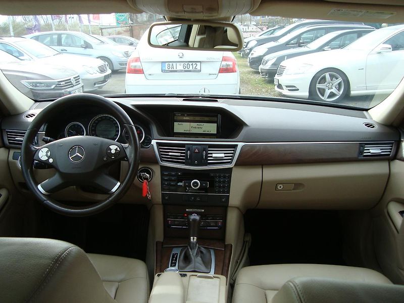 Mercedes-Benz Třídy E (2009) 250CDi,AUT,ČR, 1.Maj.Servis.kn - fotka 23 z 52