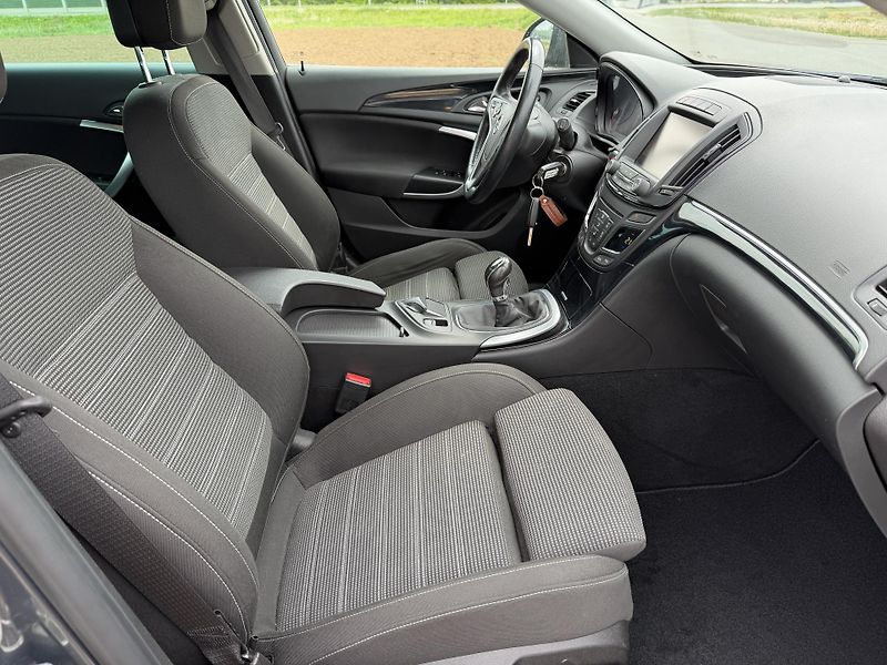 Opel Insignia 1.6 SIDI XENON NAVIGACE TAŽNÉ - fotka 30 z 48