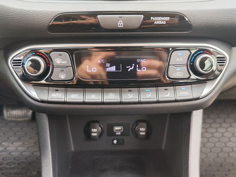 Hyundai i30 1.5 T-GDI/117kW Smart DCT - fotka 21 z 32