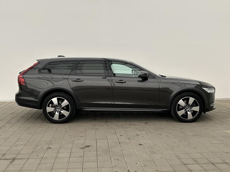Volvo V90 2.0  B5 4x4 Cross Country Plus - fotka 4 z 30