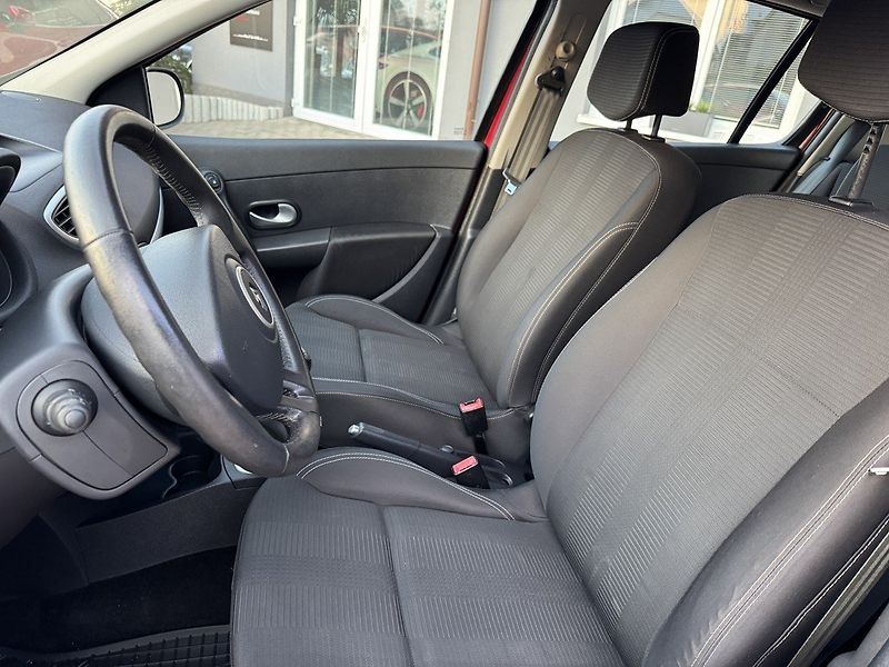 Renault Clio (2009) 1.2i 55kW Klima Výhřev Sedadel - fotka 24 z 46