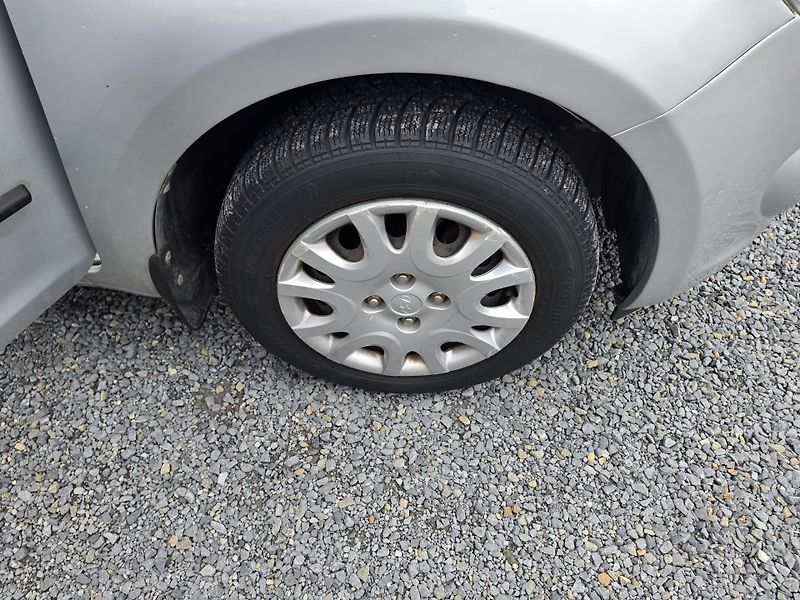 Hyundai i20 1.4 i Klimatizace  - fotka 6 z 14