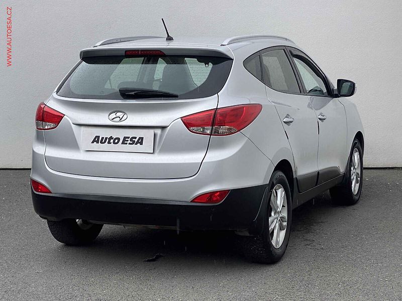 Hyundai ix35 (2013) 1.6 GDi, ČR, AC, tempo, park - fotka 4 z 16