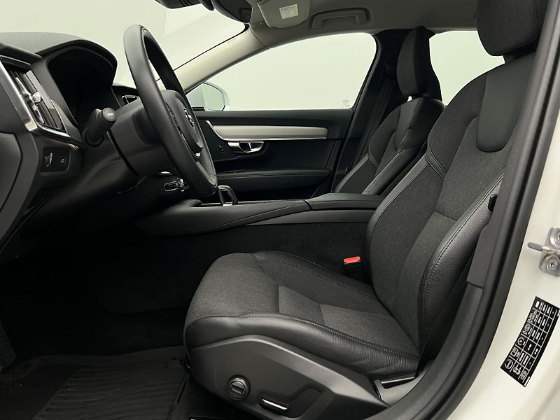Volvo V90 B4 MOMENTUM AUT  - fotka 3 z 44