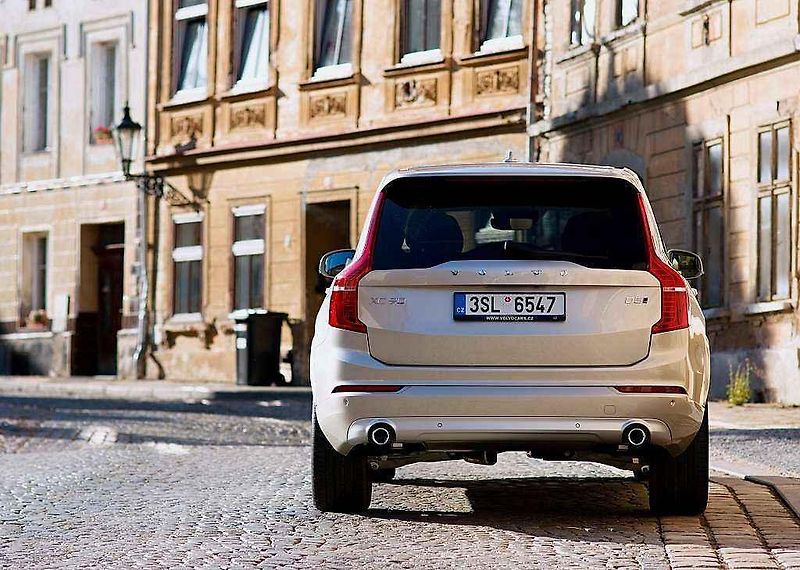 Volvo XC90.