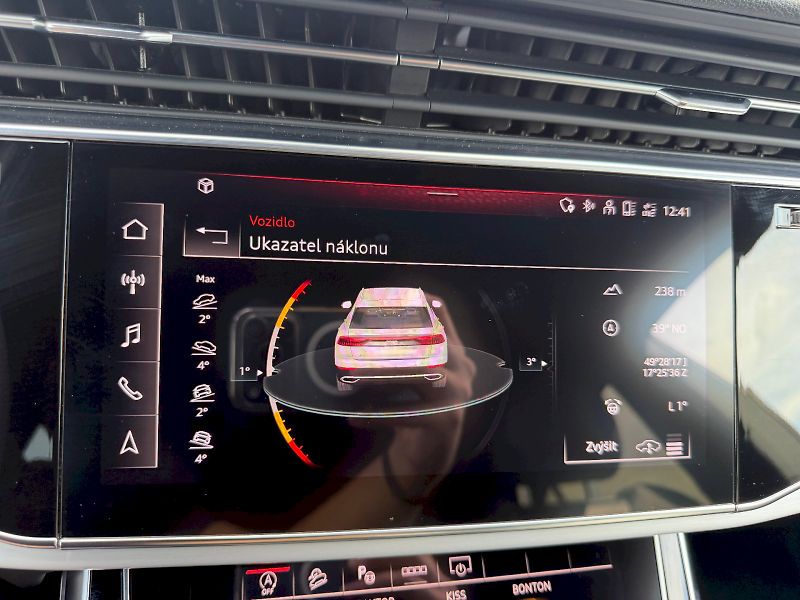 Audi Q8 (2023) 50 TDI 210kW Quattro S-LINE - fotka 18 z 35