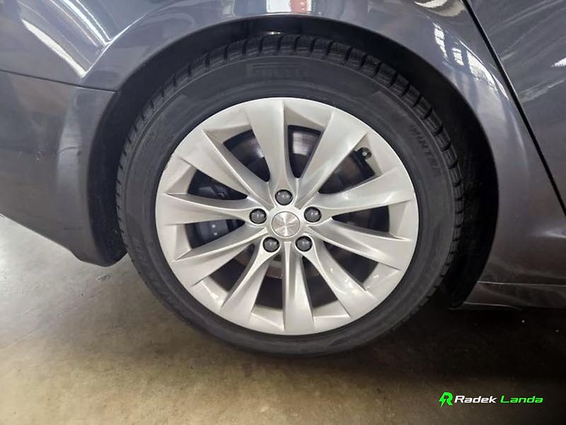 Tesla Model S (2019) 75D Raven HW3 Enhanced - fotka 13 z 23