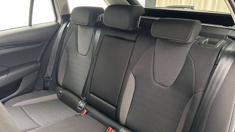 Škoda Octavia 2.0 TDI Ambition Combi - fotka 16 z 22