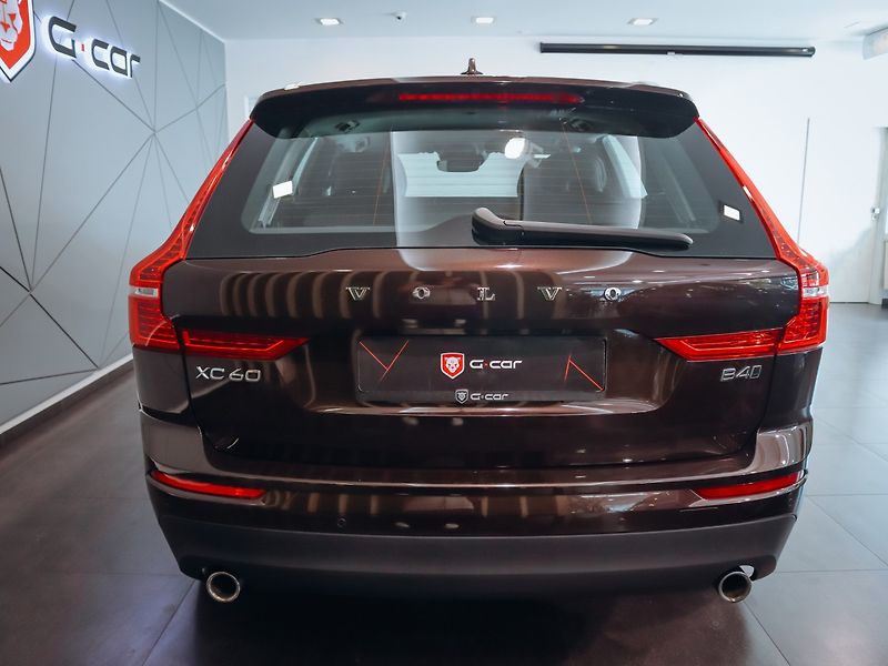 Volvo XC60 B4 AWD Momentum Pro - fotka 6 z 28