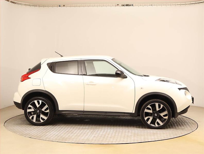 Nissan Juke (2013) 1.6 DIG-T, Navi, Tempomat - fotka 6 z 18