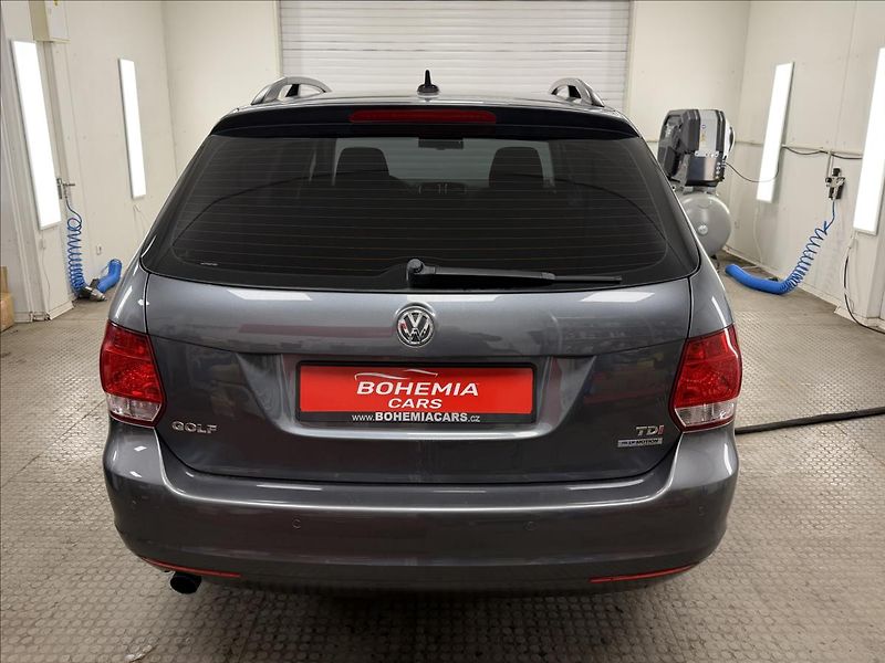 Volkswagen Golf 1,6 TDi 77 KW DSG NAVI PDC - fotka 5 z 31