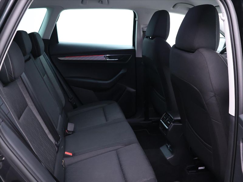 Škoda Karoq 2,0 TDI 4x4 DSG Style LED DPH - fotka 12 z 32