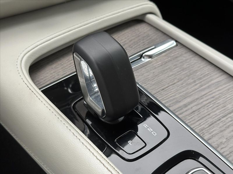 Volvo S90 2,0 B5 184kW CZ DPH - fotka 30 z 41